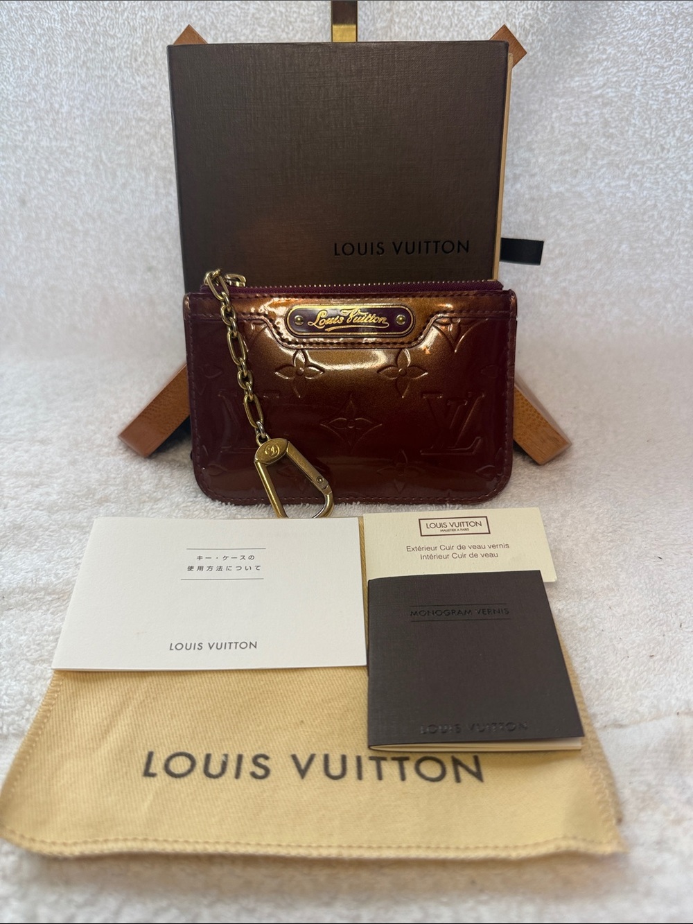 Louis Vuitton Vernis Leather Rouge Key Cles Pochette with Gold Chain